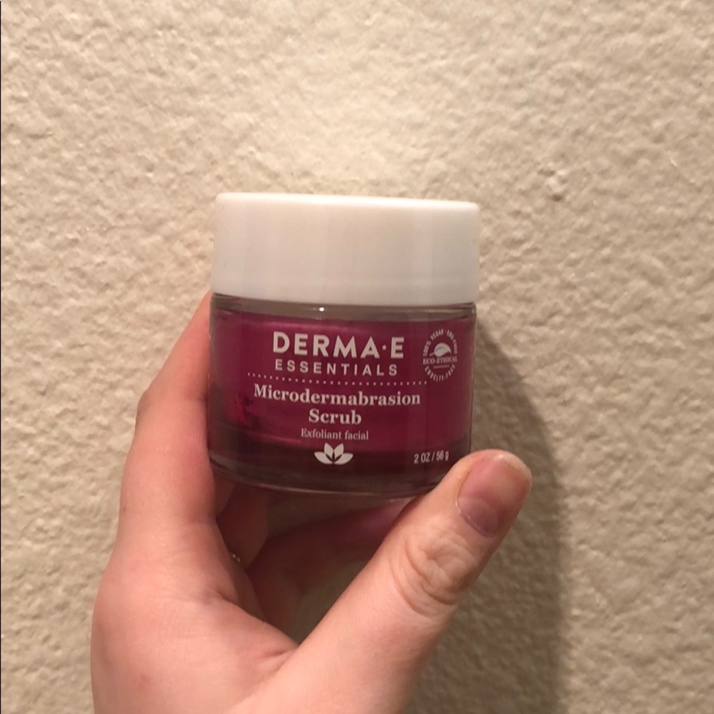 DERMA•E Essentials Microdermabrasion Scrub